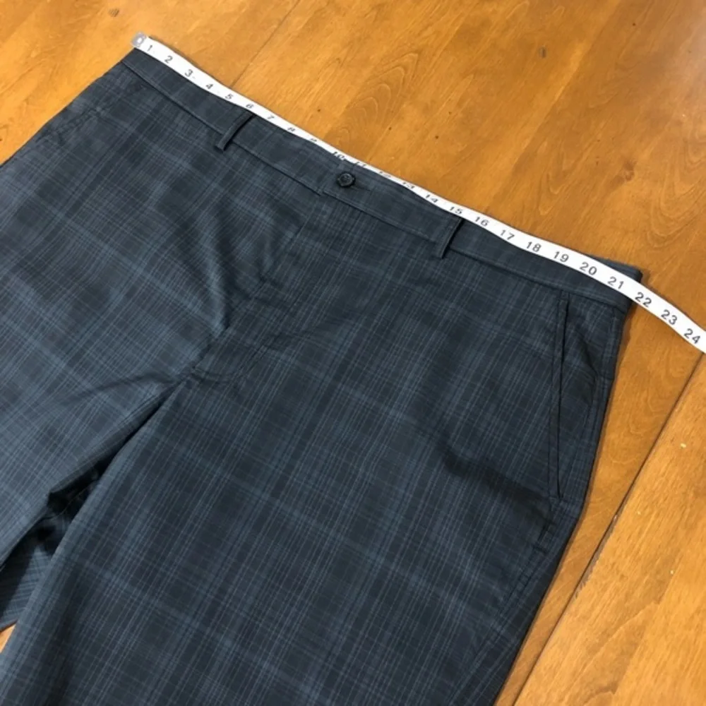Kirkland Men's Gray Plaid Golf‎ Shorts Sz 42